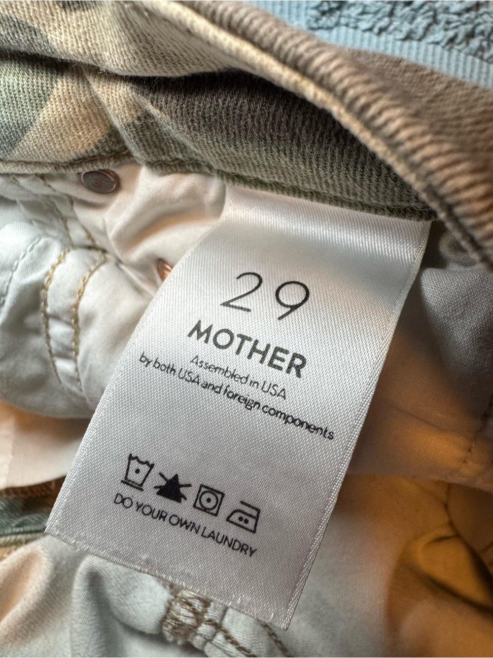 MOTHER Denim High Waisted Looker Ankle Fray Jeans in See Me - Picture 8 of 9